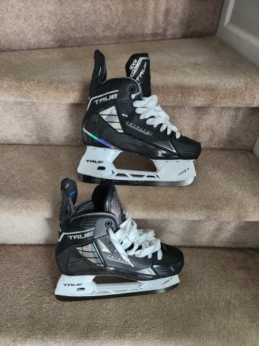 True Catalyst 9X4 Hockey Skates Regular Width 9.5 (New)