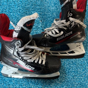 Intermediate Bauer Vapor X4 Hockey Skates 6.5 (Used)