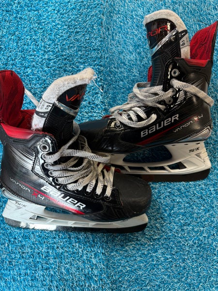 Intermediate Bauer Vapor X4 Hockey Skates 6.5 (Used)