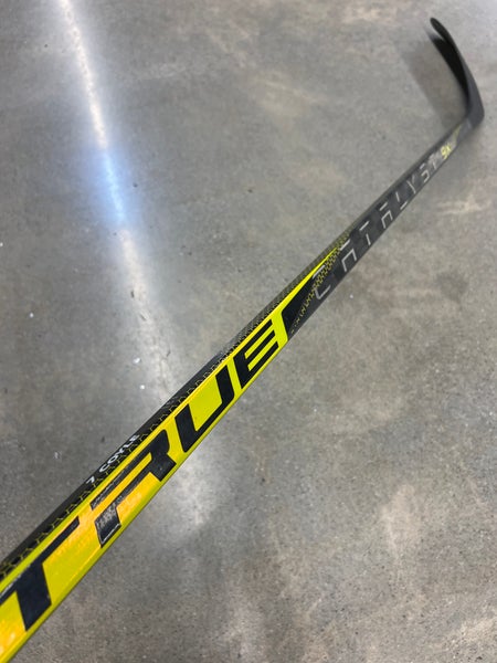 Senior True Catalyst 9X Hockey Stick Right Handed Pro Stock (New)