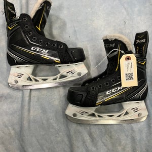 Junior CCM Tacks 9080 Hockey Skates Regular Width Size 1 (Used)