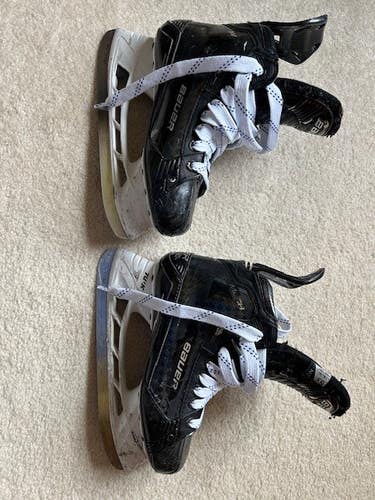 2024 Bauer Supreme Mach Hockey Skates Regular Width Size 5.5 (Used)