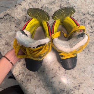 Bauer Hockey Skates Regular Width Size 1.5 (Used)
