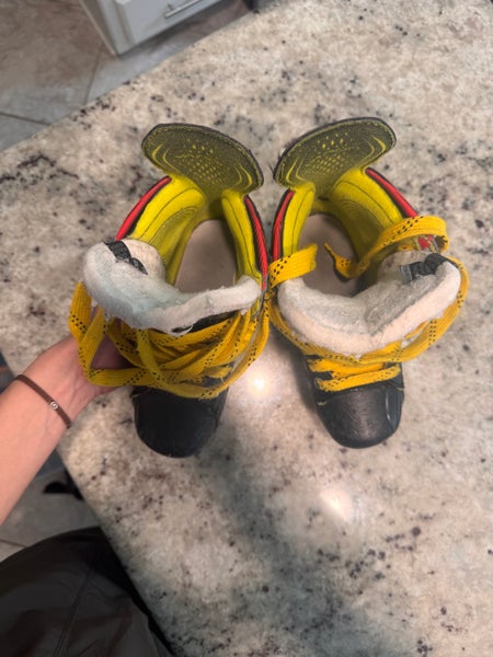 Bauer Hockey Skates Regular Width Size 1.5 (Used)