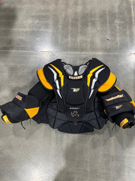 Senior Medium Vaughn Velocity V7 Goalie Chest Protector (Used)