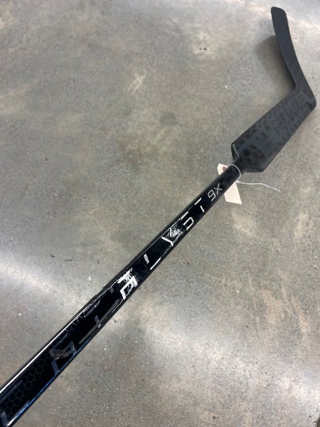 Intermediate True Catalyst 9X Goalie Stick Regular 23" Paddle (Used)