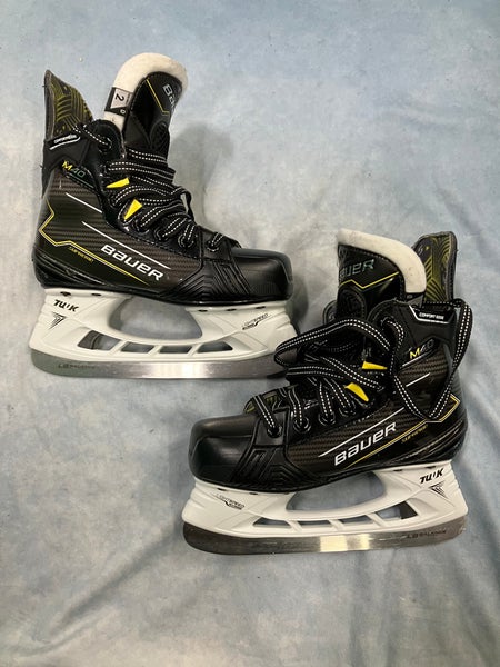 Junior Bauer Supreme M40 Hockey Skates Regular Width Size 2 (New)