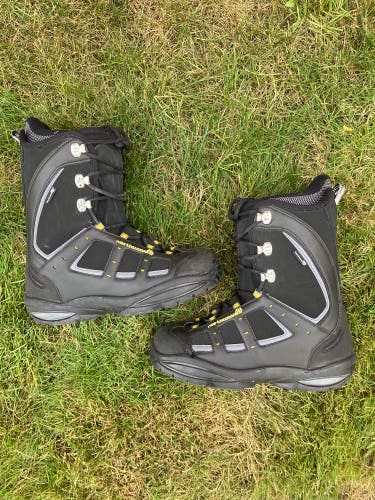 Size 8.5 NorthWave Freedom Snowboard Boots
