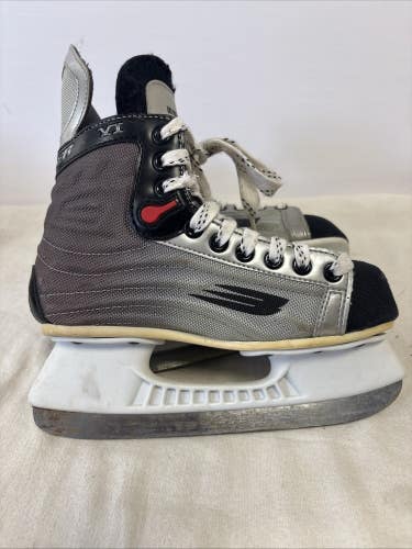 Junior Size 3.5 Bauer Vapor VI Ice Hockey Skates