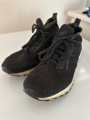 Men's Size M 10.5 (W 11.5) Adult Adidas Ultraboost Shoes (Used)