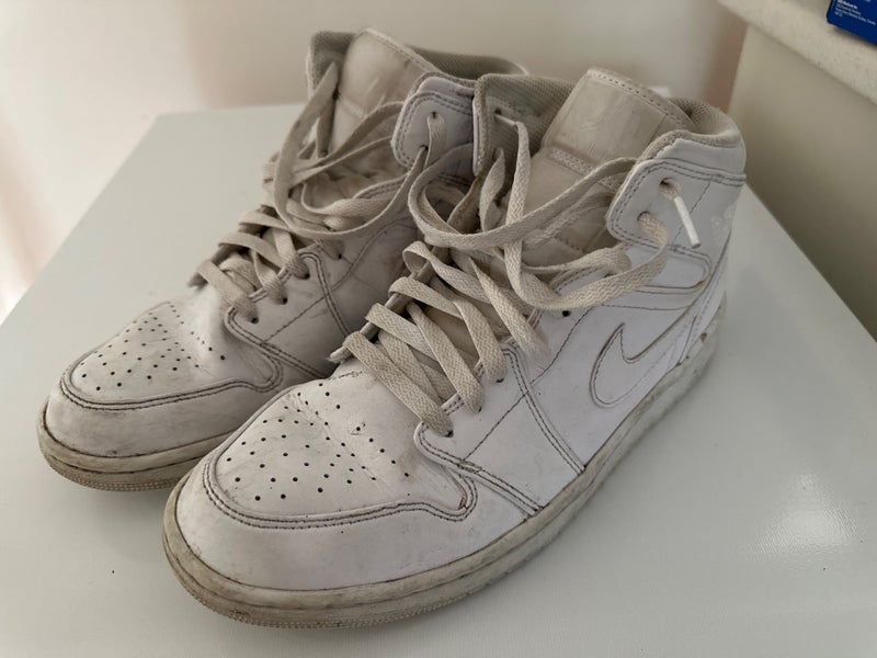Men's Size M 10.5 (W 11.5) Adult Air Jordan Shoes (Used)