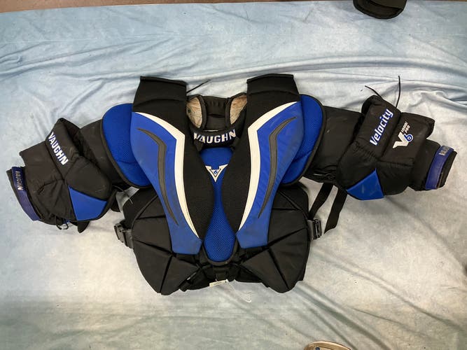 Intermediate XL Vaughn Velocity V6 Goalie Chest Protector (Used)