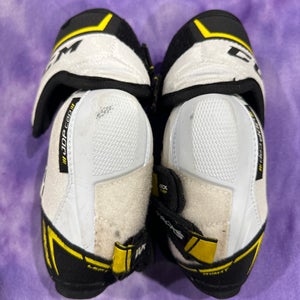 Junior Medium CCM Tacks 9060 Elbow Pads (Used)