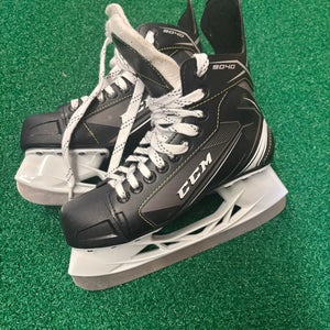 CCM Tacks 9040 Hockey Skates Size 5 (Used)