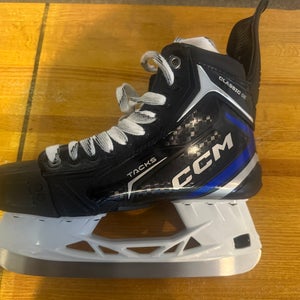 CCM Hockey Skates Regular Width 8.5 (New)