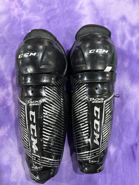 Junior CCM Tacks 9550 Shin Pads 10" (Used)