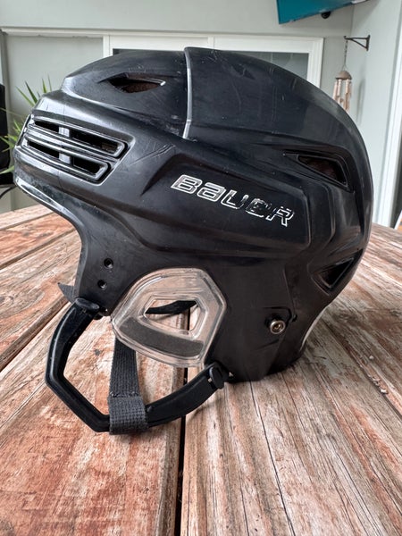 Medium Bauer Re-Akt 200 Helmet (Used)