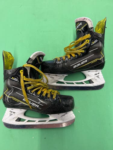 Intermediate Bauer Supreme M30 Hockey Skates Regular Width Size 4.5 (Used)