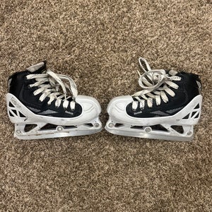 Reebok Hockey Goalie Skates Regular Width Size 2.5 (Used)