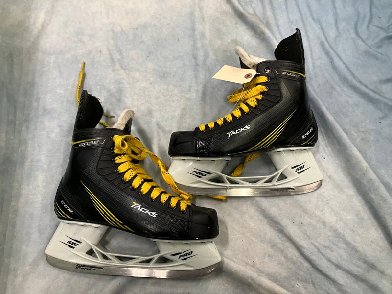 Senior CCM Tacks 2052 Hockey Skates Regular Width 7.5 (Used)