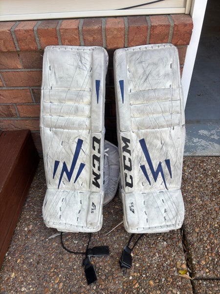 28" CCM Extreme Flex E3.5 Goalie Leg Pads (Used)