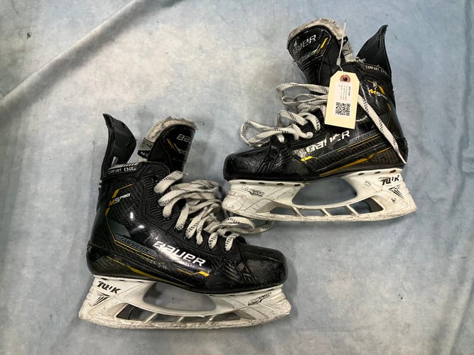 Senior Bauer Supreme M5 Pro Hockey Skates 7 Fit 2 (Used)