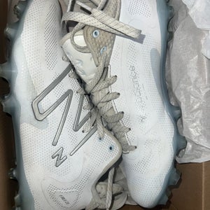 White Men's Size M 9.0 (W 10.0) Adult New Balance Freeze 4.0 (Used)
