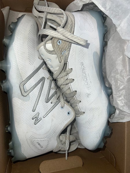 White Men's Size M 9.0 (W 10.0) Adult New Balance Freeze 4.0 (Used)