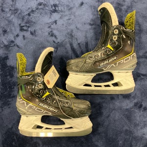 Junior Bauer Vapor 3X Hockey Skates Extra Wide Width Size 1.5 (Used)