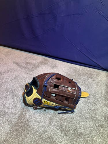 Wilson A2000 RH Baseball Glove 12" (New)