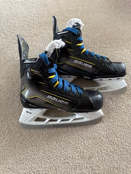 2024 Bauer Supreme M40 Hockey Skates Regular Width 13 (Used)