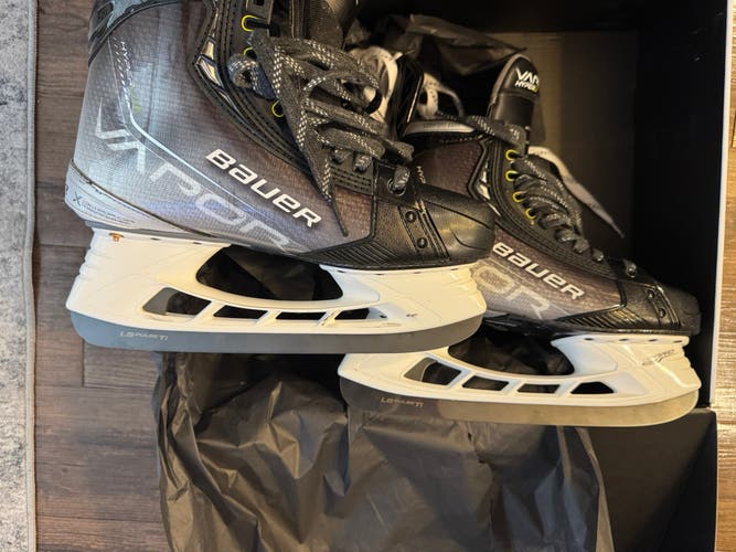 Bauer Vapor Hyperlite Hockey Skates Pro Stock 9