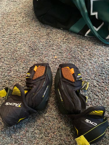 Junior Large CCM Elbow Pads (Used)