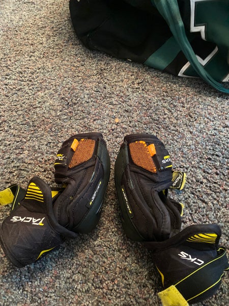 Junior Large CCM Elbow Pads (Used)