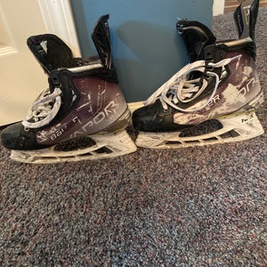 Bauer Vapor Hyperlite Hockey Skates 7 (Used)
