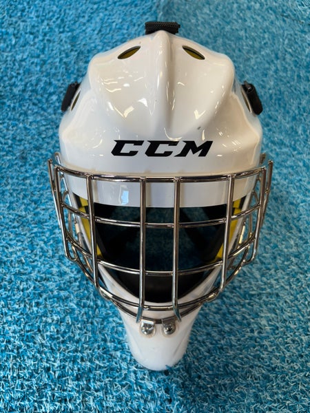White Junior CCM Axis 1.5 Goalie Mask | 53-58cm, 6 5/8 - 7 1/4 (Used)