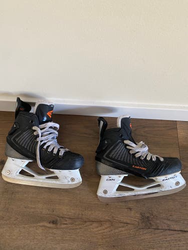 Easton Mako M8 Hockey Skates Regular Width Size 3.5 (Used)