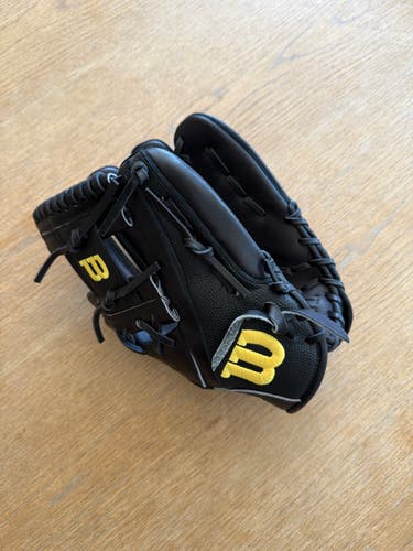 2025 Infield RH Wilson A2000 Baseball Glove 11.5" with Super Skin Back (New)