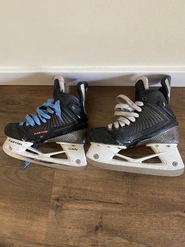 Easton Mako M8 Hockey Skates Regular Width Size 2 (Used)