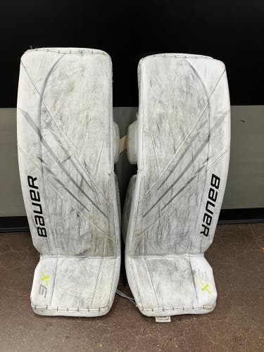 White Large Intermediate Bauer Vapor 3X Goalie Leg Pads (Used)