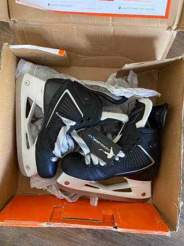 Easton Mako Hockey Skates Regular Width Size 4 (New)