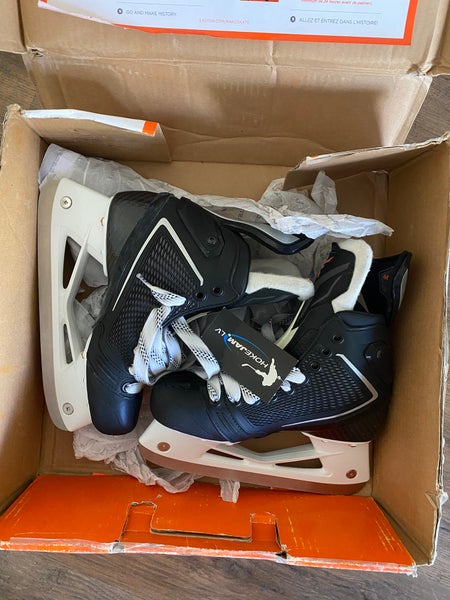Easton Mako Hockey Skates Regular Width Size 4 (New)