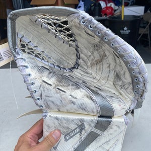 White Senior Bauer Supreme One95 Goalie Gloves Regular Pro Stock (Used)