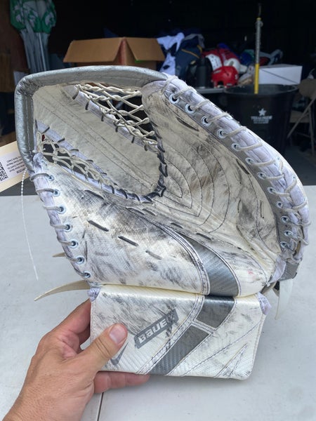 White Senior Bauer Supreme One95 Goalie Gloves Regular Pro Stock (Used)
