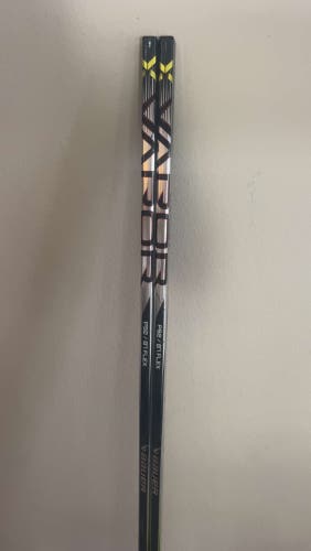 Senior Bauer Vapor Hyperlite 2 Right Handed Hockey Stick P92 Pro Stock (Used)