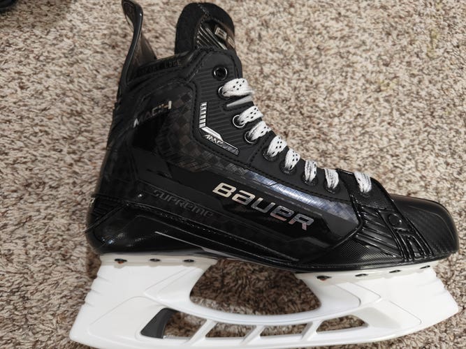 2024 Bauer Supreme Mach Hockey Skates Wide Width 7 (New)