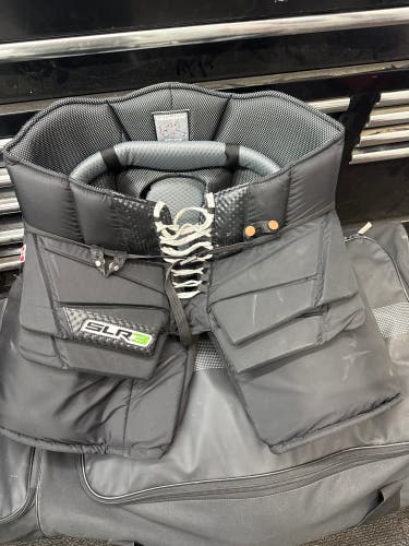 Senior Large 2023 Vaughn SLR3 Pro Carbon Hockey Goalie Pants (Used)