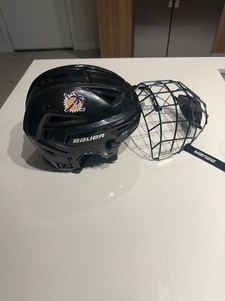 Large Bauer Re-Akt 150 Helmet (Used)