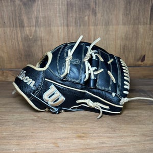 Wilson A2000 B2 RHT Pitcher's 12" 2-Piece Closed Web