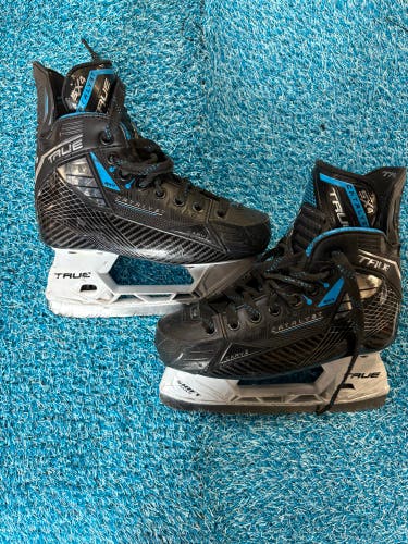 Junior True Catalyst 5X4 Hockey Skates Regular Width Size 2 (Used)